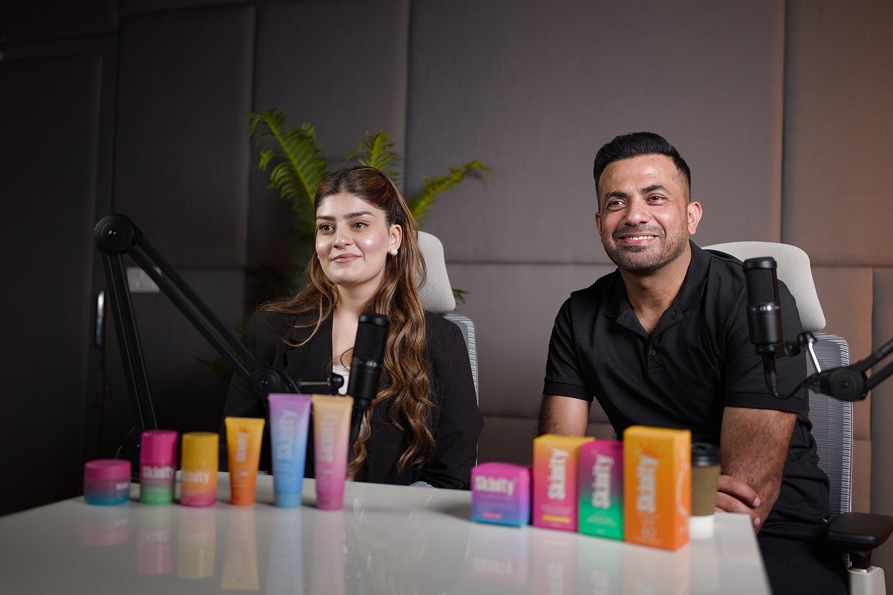 西部数码实名账号：流量卡和智能零售设备的使用比较