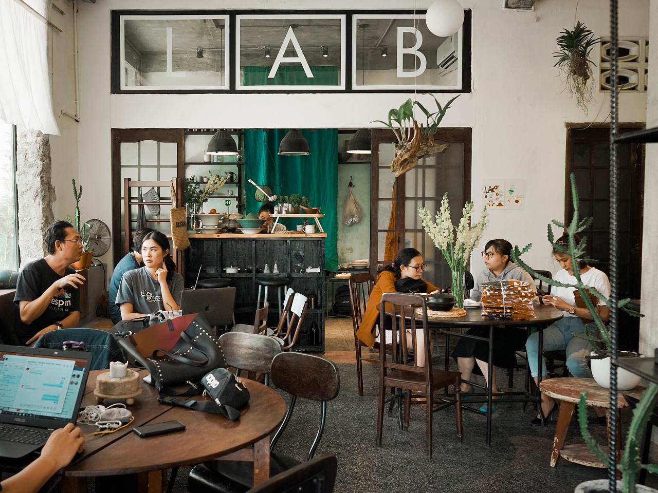 金牛3利用网站和社交媒体来推广企业事件和活动